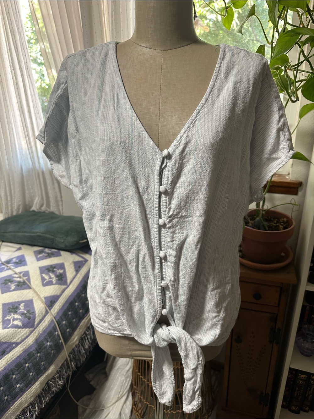 AFF Light Blue Tie-Front V-Neck Button Crop Top